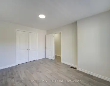 427 Leslie St South Riverdale - 4 睡房 3 卫生间  车位叫价1590000加元