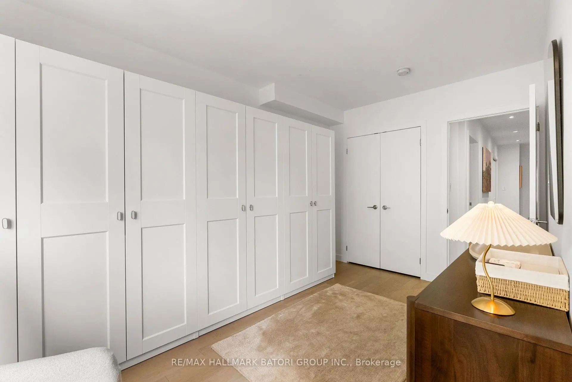 433 Ashdale Ave Greenwood-Coxwell - 3 beds 3 baths parking space(s) listed at $1539000