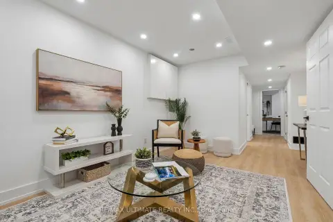 多伦多 North Riverdale 社区 49 Ingham Ave 半独立房 出售