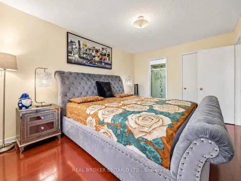 Toronto Rouge E11 community 54 Millhouse Cres For Sale