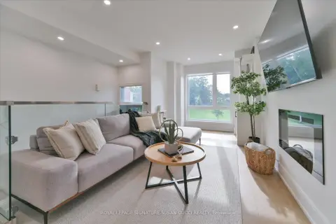 多伦多 Woodbine-Lumsden 社区 7A Everett Cres 独立房 出售