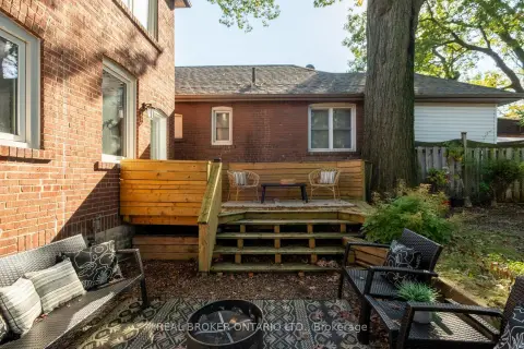 Toronto Woodbine-Lumsden community 100 Oak Park Ave For Sale