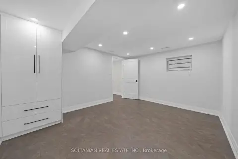 多伦多 Woodbine-Lumsden 社区 17 Trenton Ave 独立房 出售