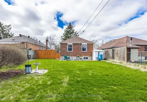 Toronto Clairlea-Birchmount community 733 Pharmacy Ave For Sale