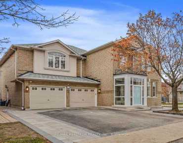 
32 Kelso Cres <a href='https://luckyalan.com/community.php?community=Vaughan:Maple'>Maple, Vaughan</a> 3 beds 3 baths 1 garage $799.9K