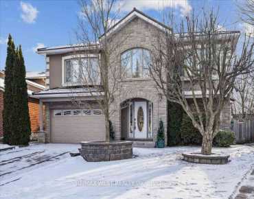 
122 Knott End Cres Glenway Estates, Newmarket 3 beds 3 baths 1 garage $899K