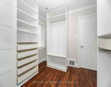 
128 Eagle St Central Newmarket, Newmarket 3 beds 1 baths  garage $1.35M
