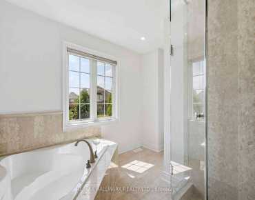 197 Aspenwood Dr Woodland Hill, Newmarket 4 beds 4 baths 2 garage $1.3M