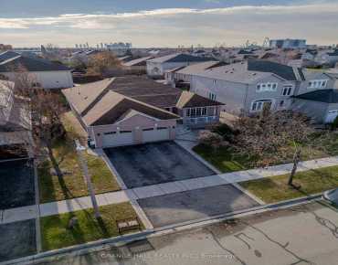 17 Lomond Ave <a href='https://luckyalan.com/community.php?community=Vaughan:Maple'>Maple, Vaughan</a> 3 beds 4 baths 2 garage $1.35M