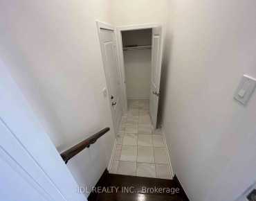 
55 Milbourne Ln <a href='https://luckyalan.com/community.php?community=Richmond Hill:Oak Ridges'>Oak Ridges, Richmond Hill</a> 3 beds 4 baths 1 garage $950K