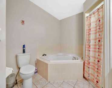 62 Martini Dr N <a href='https://luckyalan.com/community.php?community=Richmond Hill:Rouge Woods'>Rouge Woods, Richmond Hill</a> 3 beds 3 baths 1 garage $999K