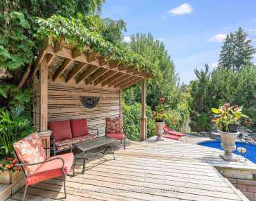 82 Derby Crt Bristol-London, Newmarket 5 beds 4 baths 2 garage $1.5M
