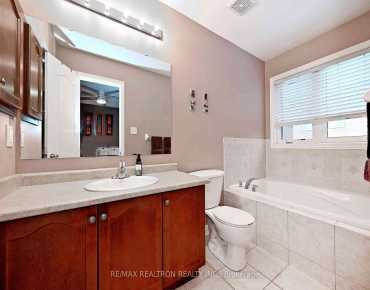 40 Tuscana Blvd <a href='https://luckyalan.com/community.php?community=Vaughan:Patterson'>Patterson, Vaughan</a> 3 beds 4 baths 2 garage $1.099M