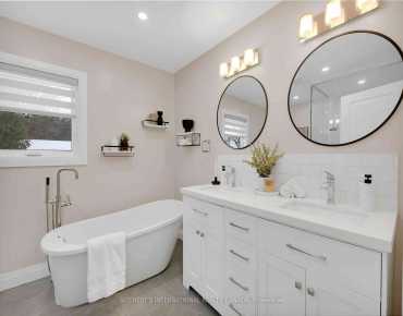 15 Wenderly Dr Aurora Village, Aurora 2 beds 3 baths 1 garage $1.14M