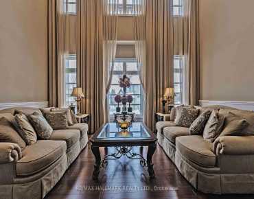 
4 Devins Dr Aurora Heights, Aurora 2 beds 3 baths 1 garage $1.048M