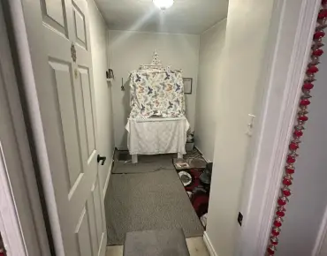 
26 Ferndell Circ <a href='https://luckyalan.com/community.php?community=Markham:Unionville'>Unionville, Markham</a> 4 beds 4 baths 2 garage $1.68M