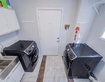 483 Menczel Cres Summerhill Estates, Newmarket 4 beds 4 baths 2 garage $1.29M
