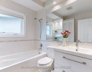 
292 Essex Ave Harding, Richmond Hill 2 beds 2 baths  garage $999K
