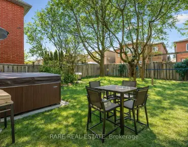 32 Strauss Rd <a href='https://luckyalan.com/community.php?community=Vaughan:Patterson'>Patterson, Vaughan</a> 4 beds 5 baths 2 garage $1.37M
