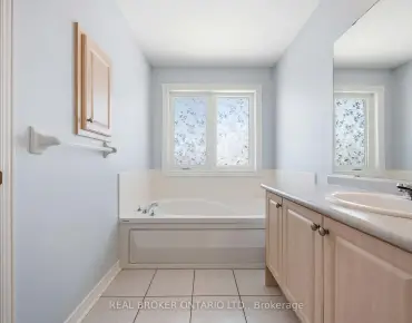 
48 Briarcrest Dr <a href='https://luckyalan.com/community.php?community=Markham:Berczy'>Berczy, Markham</a> 3 beds 4 baths 1 garage $1.089M