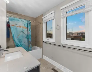 
Rose Green  <a href='https://luckyalan.com/community.php?community=Vaughan:Uplands'>Uplands, Vaughan</a> 4 beds 4 baths 2 garage $1.998M