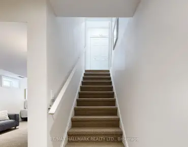 
341 Buckingham Rd Bristol-London, Newmarket 4 beds 4 baths 2 garage $1.3M