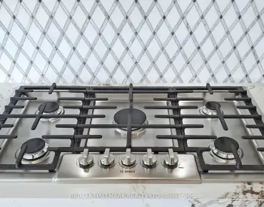 
42 Blackforest Dr <a href='https://luckyalan.com/community.php?community=Richmond Hill:Oak Ridges'>Oak Ridges, Richmond Hill</a> 4 beds 4 baths 2 garage $1.998M