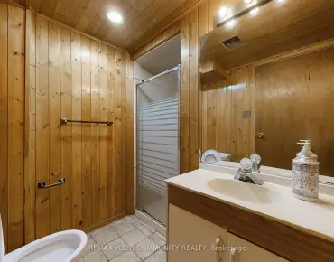 
Flagstone Way Woodland Hill, Newmarket 3 beds 4 baths 2 garage $980K