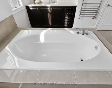 
149 Glenmanor Way <a href='https://luckyalan.com/community.php?community=Vaughan:Crestwood-Springfarm-Yorkhill'>Crestwood-Springfarm-Yorkhill, Vaughan</a> 3 beds 4 baths 1 garage $1.088M