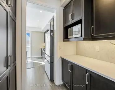 341 Buckingham Rd Bristol-London, Newmarket 4 beds 4 baths 2 garage $1.3M