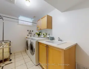 
31 Pairash Ave <a href='https://luckyalan.com/community.php?community=Richmond Hill:Mill Pond'>Mill Pond, Richmond Hill</a> 3 beds 3 baths 1 garage $899K