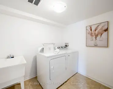 
280 Sandale Rd Stouffville, Whitchurch-Stouffville 3 beds 3 baths 1 garage $938K
