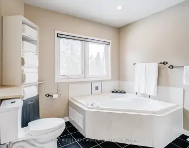 
Highland  Gorham-College Manor, Newmarket 3 beds 2 baths 2 garage $949.9K