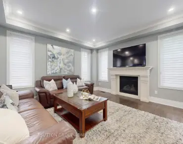 17 Lander Cres Patterson, Vaughan 3 beds 4 baths 1 garage $999K