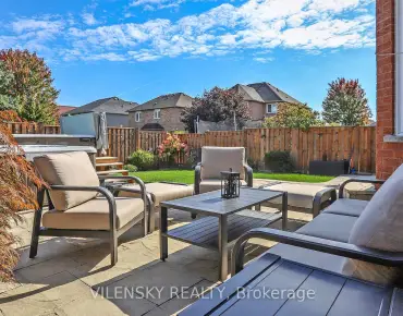17 Southview Dr Concord, Vaughan 3 beds 4 baths 2 garage $1.25M