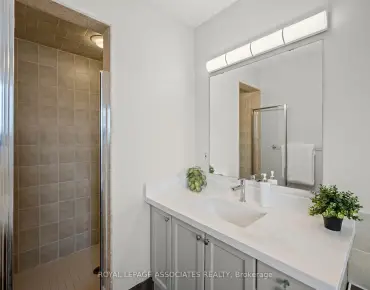 233 Fincham Ave Markham Village, Markham 3 beds 4 baths 2 garage $1.298M