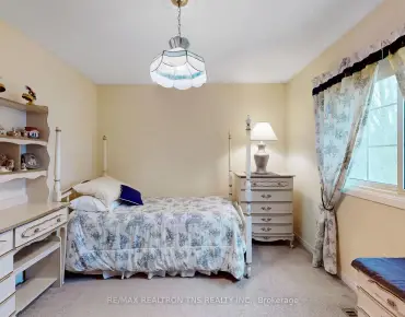 
83 Spruce St Aurora Village, Aurora 3 beds 3 baths  garage $1.139M