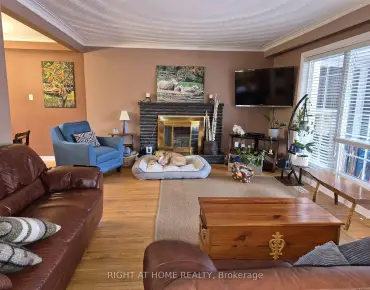 
22 Lowther Ave <a href='https://luckyalan.com/community.php?community=Richmond Hill:Oak Ridges'>Oak Ridges, Richmond Hill</a> 3 beds 4 baths 1 garage $1.288M