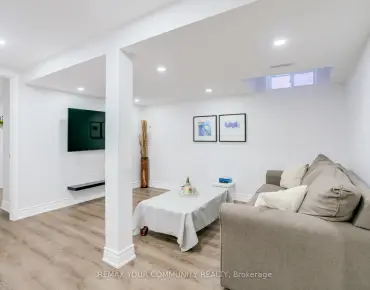 17 Lander Cres Patterson, Vaughan 3 beds 4 baths 1 garage $999K