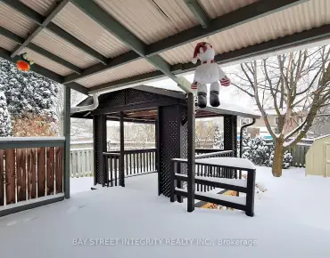 
Flagstone Way Woodland Hill, Newmarket 3 beds 4 baths 2 garage $980K