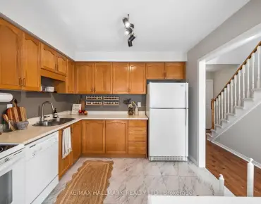 
256 Vivant St Woodland Hill, Newmarket 3 beds 3 baths 1 garage $798.9K