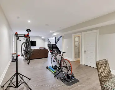 
32 Bellagio Cres <a href='https://luckyalan.com/community.php?community=Vaughan:Patterson'>Patterson, Vaughan</a> 3 beds 4 baths 1 garage $849K