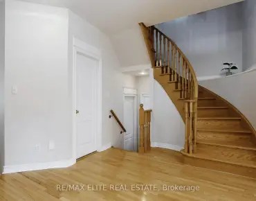 
69 Gail Parks Cres Woodland Hill, Newmarket 3 beds 3 baths 2 garage $1.03M