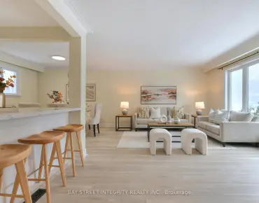 
Flagstone Way Woodland Hill, Newmarket 3 beds 4 baths 2 garage $980K