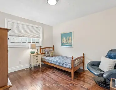 
Flagstone Way Woodland Hill, Newmarket 3 beds 4 baths 2 garage $980K