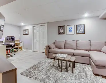 369 Harewood Blvd Bristol-London, Newmarket 3 beds 4 baths 2 garage $1.08M
