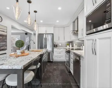 18 Rush Rd Bayview Wellington, Aurora 3 beds 3 baths 2 garage $1.2M