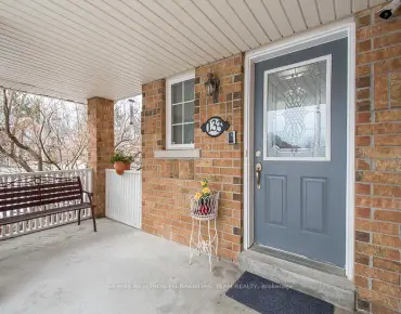 
156 Observatory Ln <a href='https://luckyalan.com/community.php?community=Richmond Hill:Observatory'>Observatory, Richmond Hill</a> 3 beds 3 baths 1 garage $899K