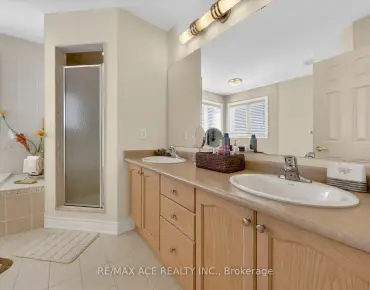 
58 Warren Bradley St <a href='https://luckyalan.com/community.php?community=Markham:Berczy'>Berczy, Markham</a> 3 beds 3 baths 1 garage $1.046M