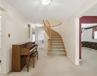 19 Sawyer Cres Markham Village, Markham 4 beds 4 baths 2 garage $1.3M